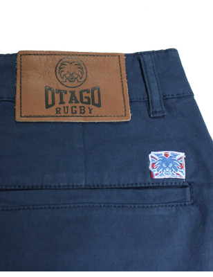 Ecusson en cuir embossé cousu au dos du pantalon Marco Otago bleu marine pour homme
