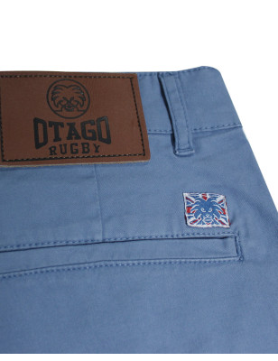 Ecusson en cuir embossé cousu au dos du pantalon Marco Otago cool blue pour homme