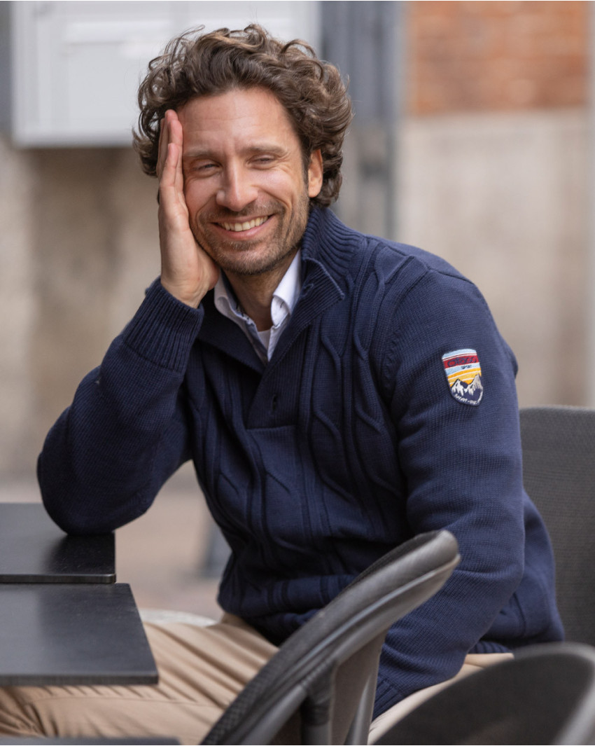 24 CARDRONA PULL TORSADE OTAGO BLEU MARINE 24 CARDRONA PULL TORSADE OTAGO BLEU MARINE