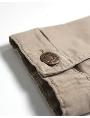 bouton métallique gravé du blouson Brookly beige