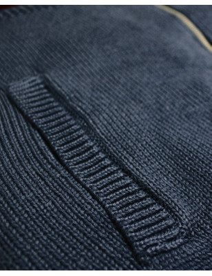poche latérale du gilet zippé à capuche marine pour homme