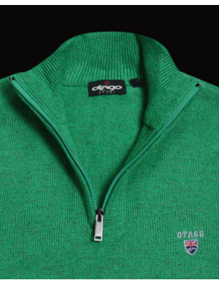 col zippé du Pull vert pour homme et détail de broderie