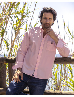 Chemise manches longues pour homme Thomas Otago pink jj sur mannequin