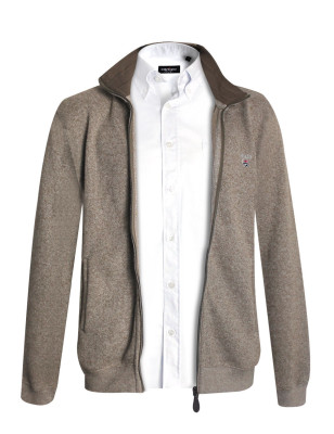 tenue avec le Sweat zip 25SW7 Otago rugby beige pour homme et une chemise blanche