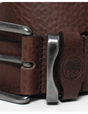 détail de la Ceinture Canubby Otago en cuir couleur marron