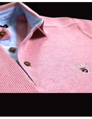 détail broderie sweat col polo rose pour homme