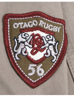 écusson cousu sur la manche droite de la Veste Toile Boutonnée Otago Rugby beige pour Homme